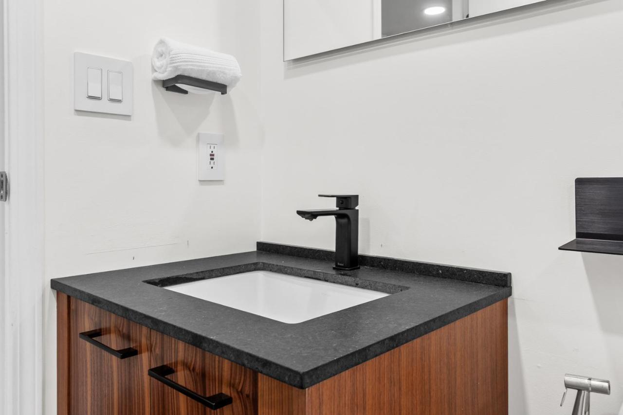 Downtown Luxury 1Br Coal Harbour Vancouver Exterior foto